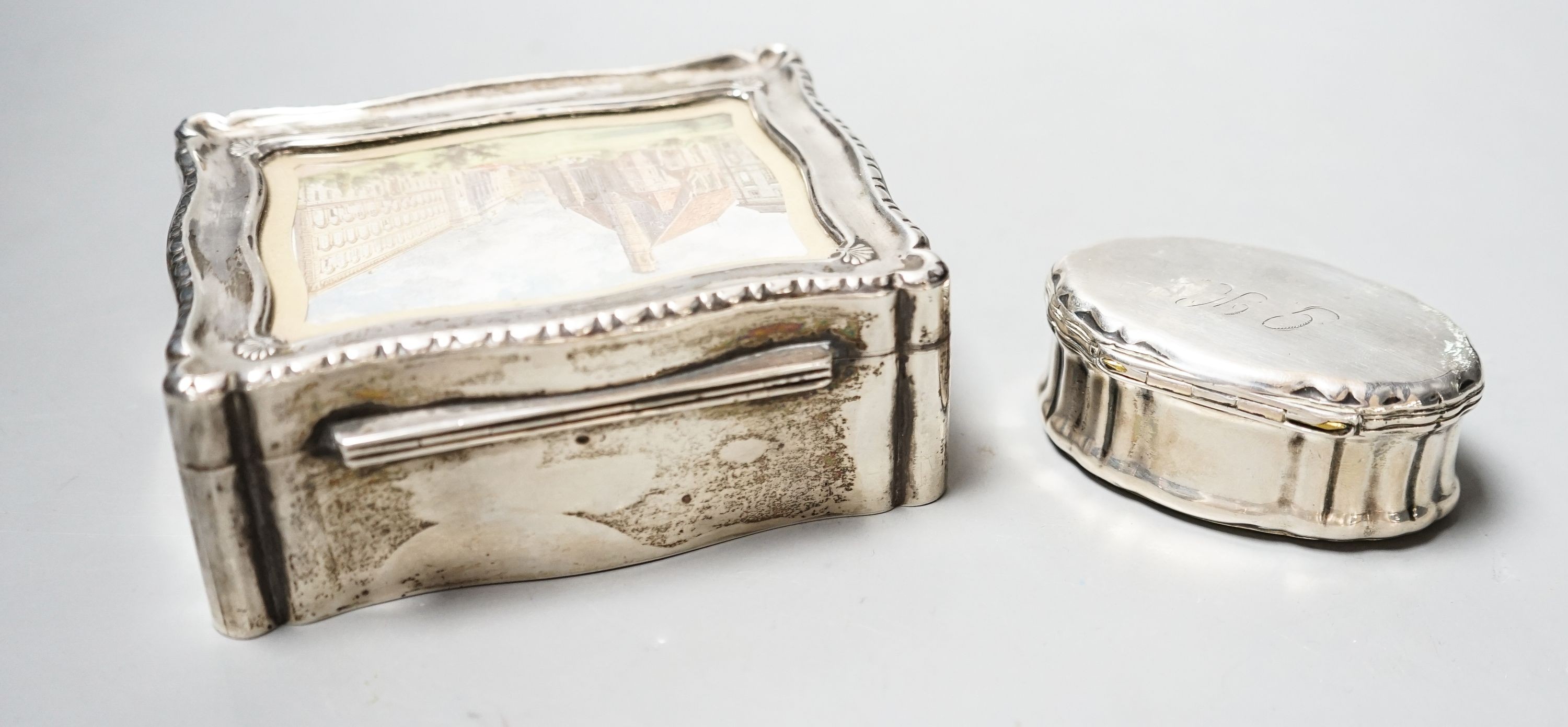 An Austro-Hungarian white metal mounted cigarette box with lid inset with print of a townscape, 12.3cm and a continental white metal oval snuff box.